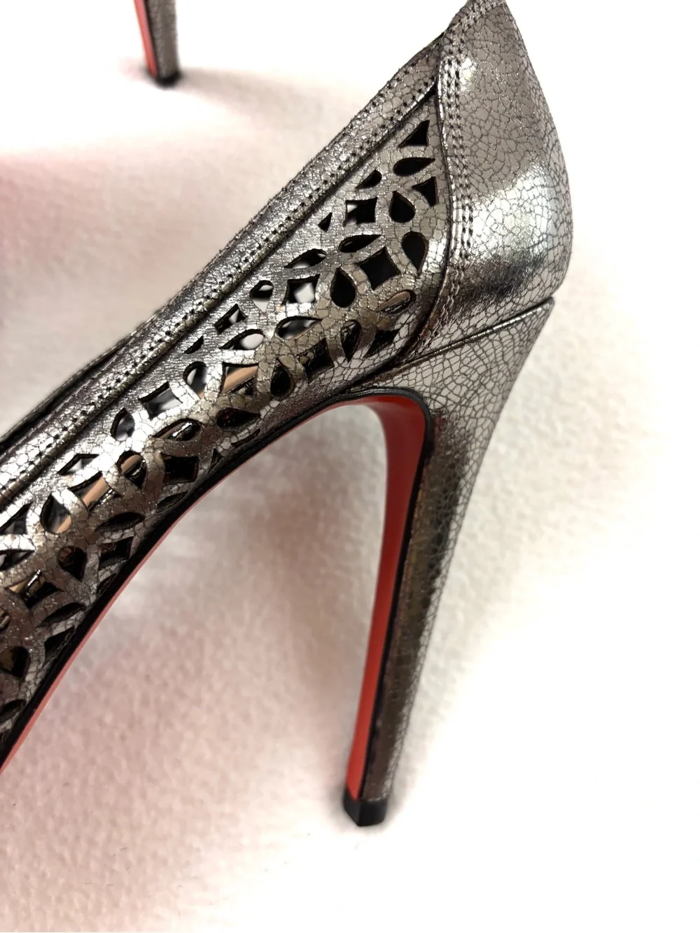 LUCHO Metallic Pewter Laser Cut Peep Toe w/Bow Red Bottom Platform Pumps (9)